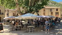 Atmosphère du Restaurant La source à Saint-Guilhem-le-Désert - n°1