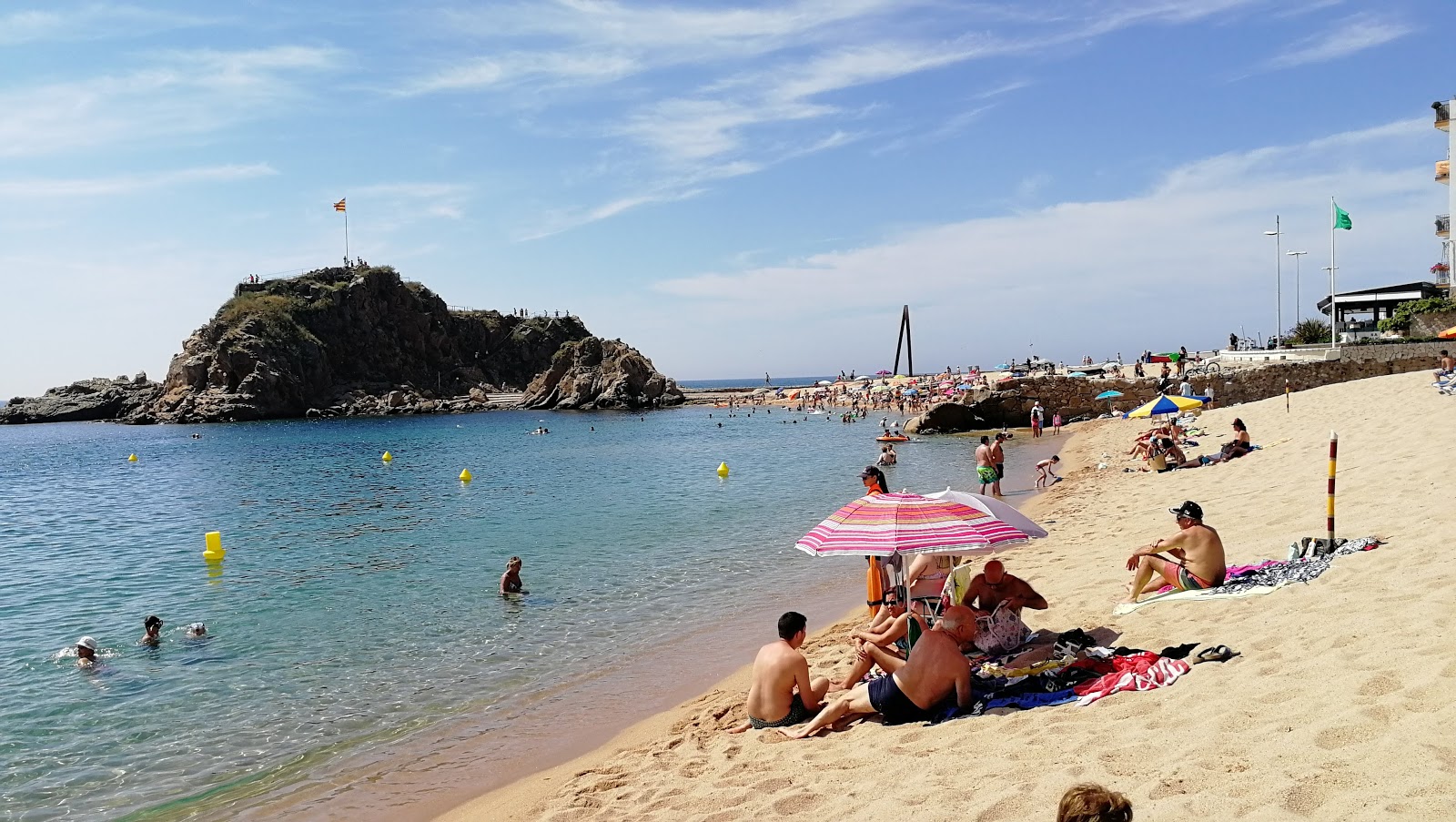 Photo of Blanes Beach and the settlement