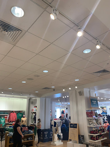 Clothing Store «American Eagle Outfitters», reviews and photos, 555 N Alafaya Trail, Orlando, FL 32828, USA