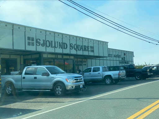 S&B Market, 19400 CA-1, Manchester, CA 95459, USA, 