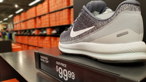 Clothing Store «Nike Factory Store», reviews and photos, 4760 Baldwin Rd M125, Auburn Hills, MI 48326, USA