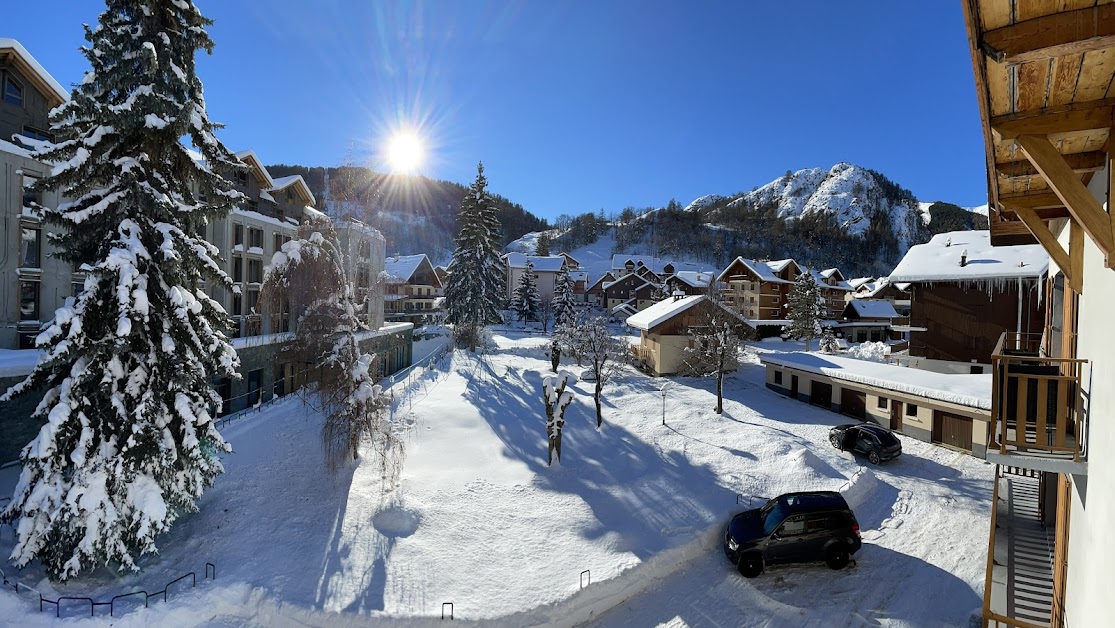 Neige et Fleurs à Valloire