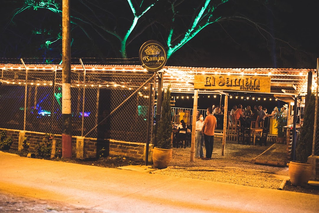 Plazoleta El Samán