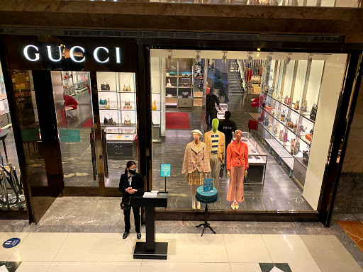 Shopping Mall «900 North Michigan Shops», reviews and photos, 900 N Michigan Ave, Chicago, IL 60611, USA