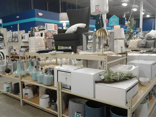 Home Goods Store «At Home», reviews and photos, 5901 Mercury Dr, Dearborn, MI 48126, USA