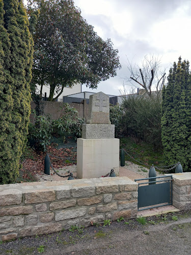 Monument du Plessix à Lamballe-Armor