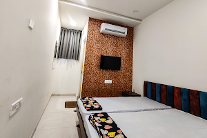 Basera AC Dormitory & Rooms image
