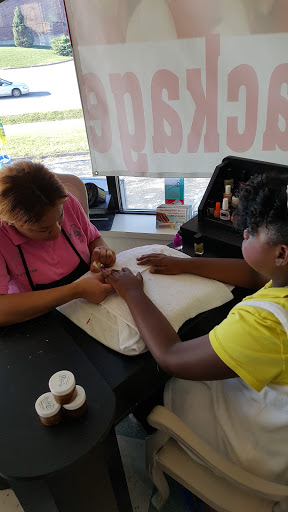 Beauty Salon «Studio 6 Salon & Spa Inc», reviews and photos, 3318 N Hwy 67, Florissant, MO 63033, USA