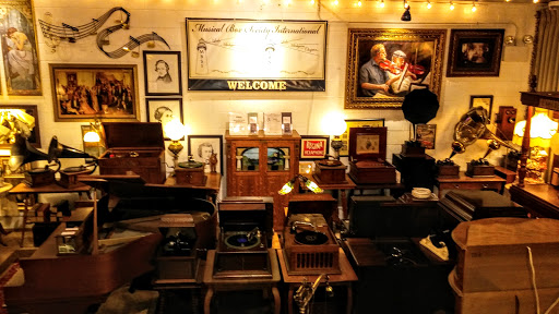 Used Furniture Store «Barrington Resale Shop», reviews and photos, 2214 E Algonquin Rd, Algonquin, IL 60102, USA