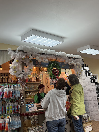 Liquor Store «Peavine Wine & Spirits», reviews and photos, 745 Peavine Rd, Crossville, TN 38571, USA