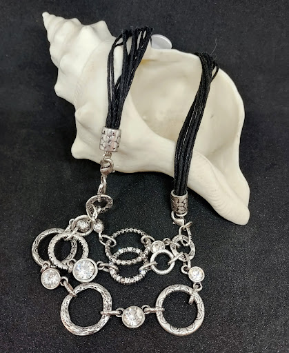 Thrift Store «Beverly Bootstraps Thrift Shop», reviews and photos, 198 Rantoul St, Beverly, MA 01915, USA