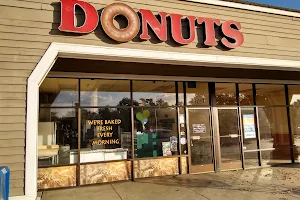 Baker's Dozen Donuts | Commonwealth Square image
