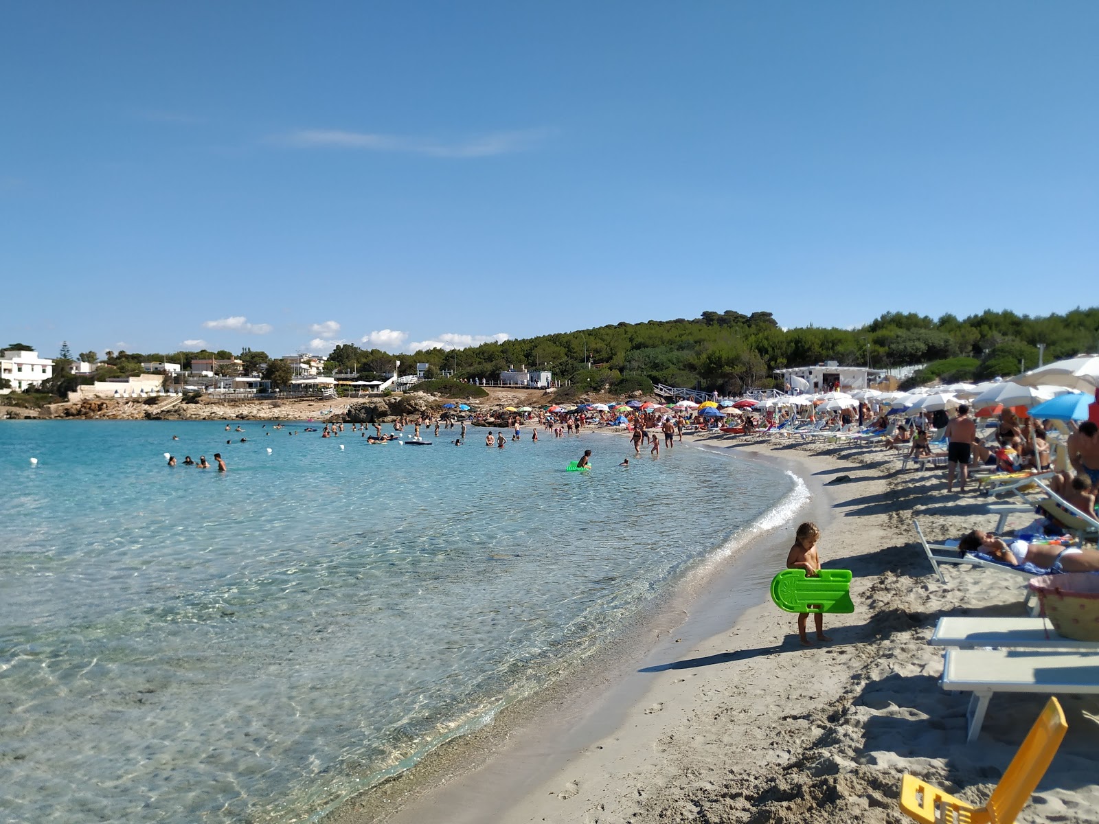 Foto di Spiaggia di Serrone con una superficie del sabbia pura scura