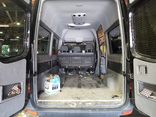 Car Wash «Elston Hand Car Wash, LLC», reviews and photos, 3068 N Elston Ave, Chicago, IL 60618, USA