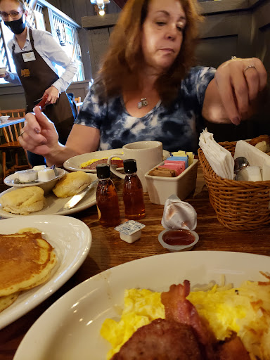 American Restaurant «Cracker Barrel Old Country Store», reviews and photos, 2203 Cortez Rd W, Bradenton, FL 34207, USA