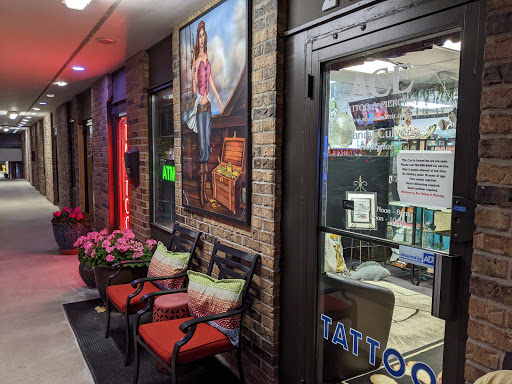 Tattoo Shop «Ace Tattoo & Piercing», reviews and photos, 2504 Hillsboro Ave N, Golden Valley, MN 55427, USA