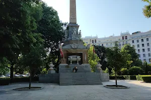 Monumento a los Caídos por España image
