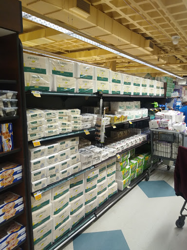 Shopping Mall «Midway Shopping Center», reviews and photos, 1001 Central Park Ave, Scarsdale, NY 10583, USA