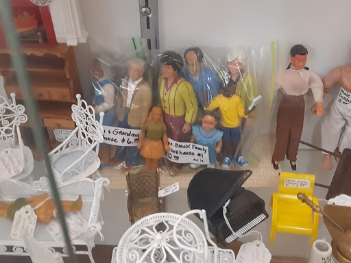 Antique Store «7th Avenue Antique Mall», reviews and photos, 2563 7th Ave E, North St Paul, MN 55109, USA