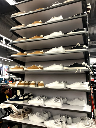 Clothing Store «Old Navy», reviews and photos, 40-24 College Point Blvd, Flushing, NY 11354, USA