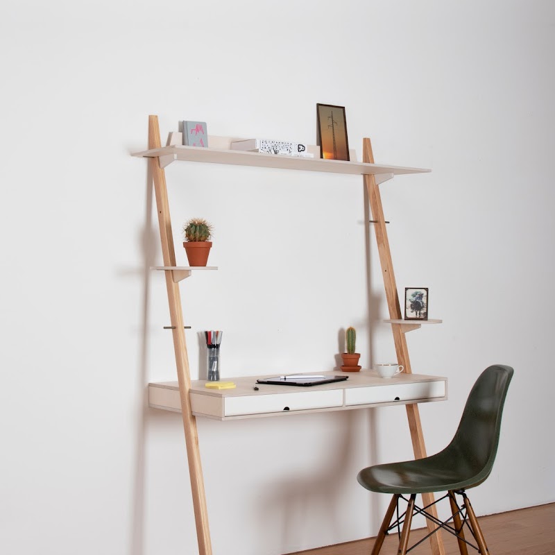 lean on desk by pamudesign
