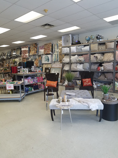 Shopping Mall «Southland Four Seasons Shopping Center», reviews and photos, 600 Clairton Blvd, Pittsburgh, PA 15236, USA