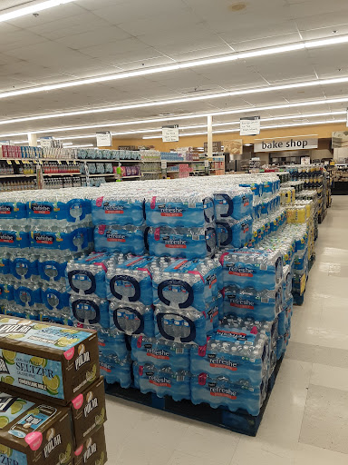 Shopping Mall «Aquidneck Shopping Centre», reviews and photos, 77 E Main Rd, Middletown, RI 02842, USA