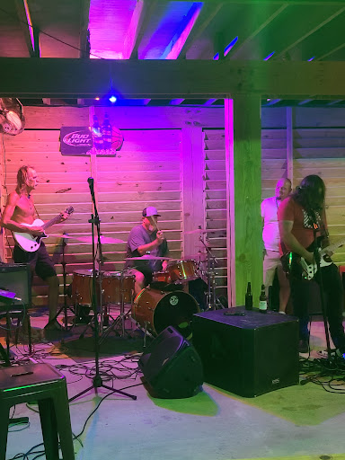 Bar & Grill «Sharkies On The Beach Bar & Grill», reviews and photos, 10 Surf Dr, Surfside Beach, TX 77541, USA