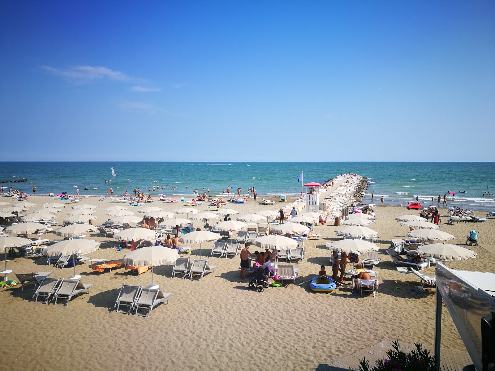 Photo de Spiaggia di Duna Verde avec un rivage spacieux