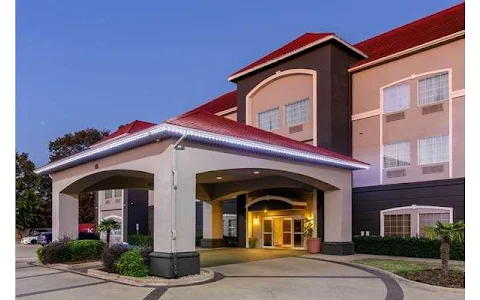 La Quinta Inn & Suites by Wyndham I-20 Longview South image