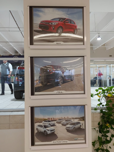 Car Dealer «World Car Kia South», reviews and photos, 7915 Interstate 35 Access Rd, San Antonio, TX 78224, USA