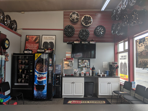 Tire Shop «Les Schwab Tire Center», reviews and photos, 2155 S Roosevelt Dr, Seaside, OR 97138, USA