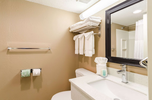 Hotel «Clarion Hotel & Aqua Lagoon Waterpark», reviews and photos, 1080 Riverdale St, West Springfield, MA 01089, USA