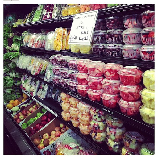 Kosher Grocery Store «Cedar Market», reviews and photos, 646 Cedar Ln, Teaneck, NJ 07666, USA