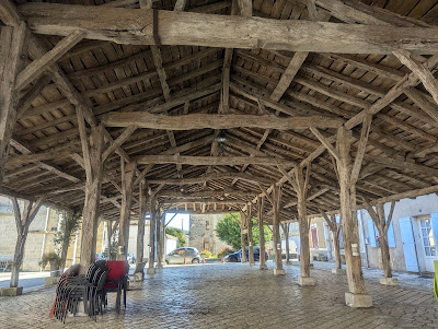 Halle de Gontaud-de-Nogaret à Gontaud-de-Nogaret