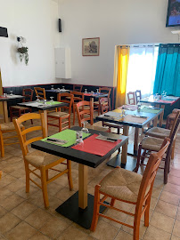 Atmosphère du Restaurant péruvien Le Cholito à Saint-Genis-de-Saintonge - n°1