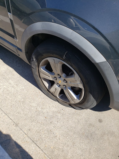 Tire Shop «Discount Tire Store - Conroe, TX», reviews and photos, 1538 I-45, Conroe, TX 77304, USA