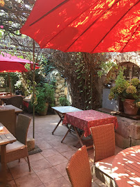 Atmosphère du Restaurant de spécialités provençales Ou Ravi Prouvencau à Maussane-les-Alpilles - n°7