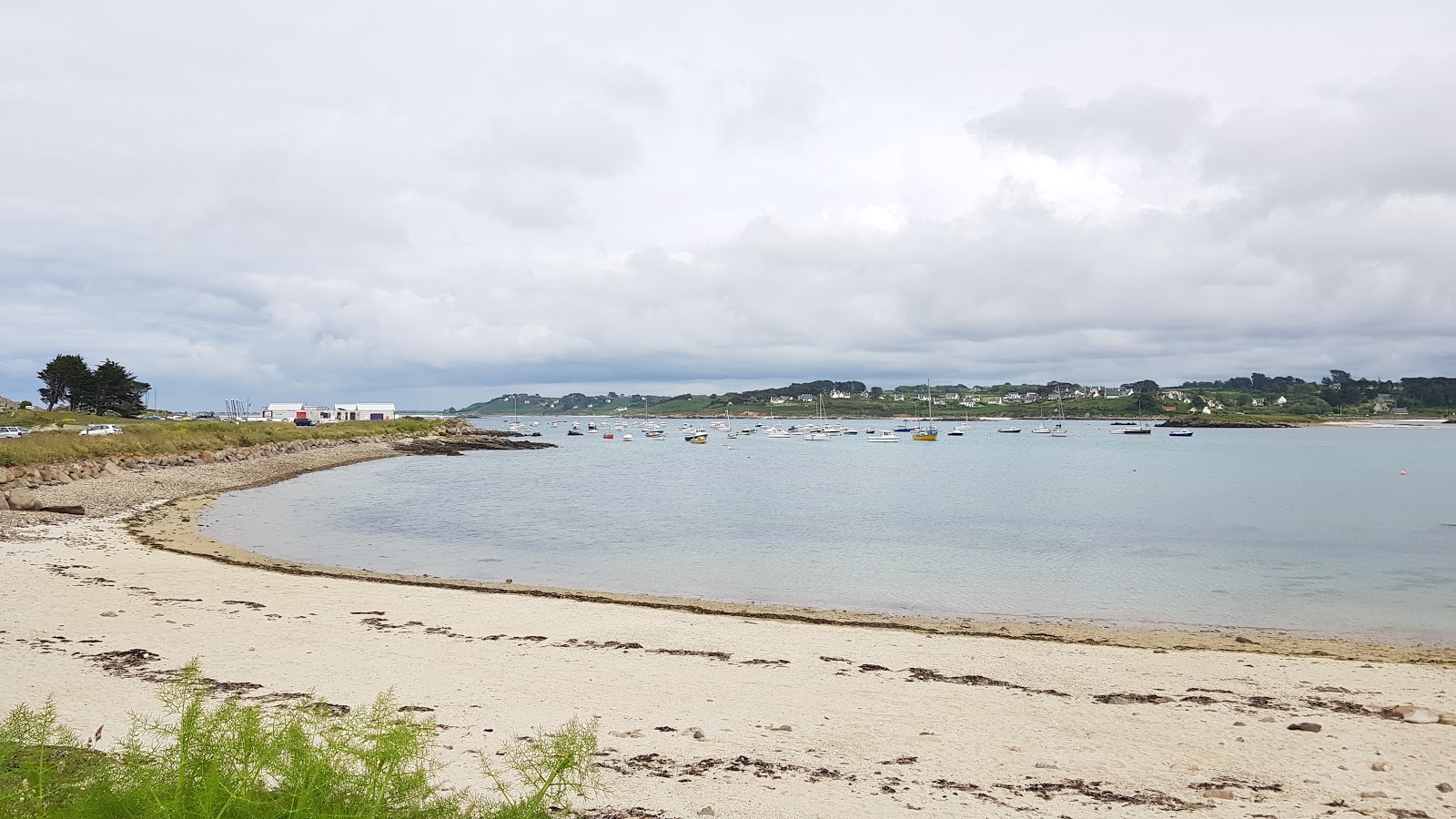 Zdjęcie Plage de Korejou z powierzchnią beżowy piasek