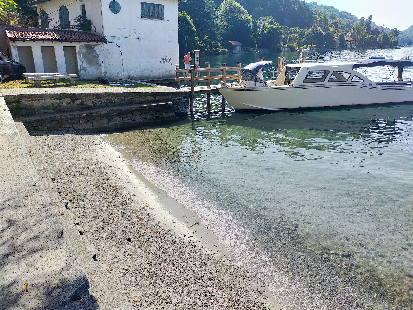 Valokuva Spiaggia di Sassiista. pinnalla turkoosi puhdas vesi:n kanssa