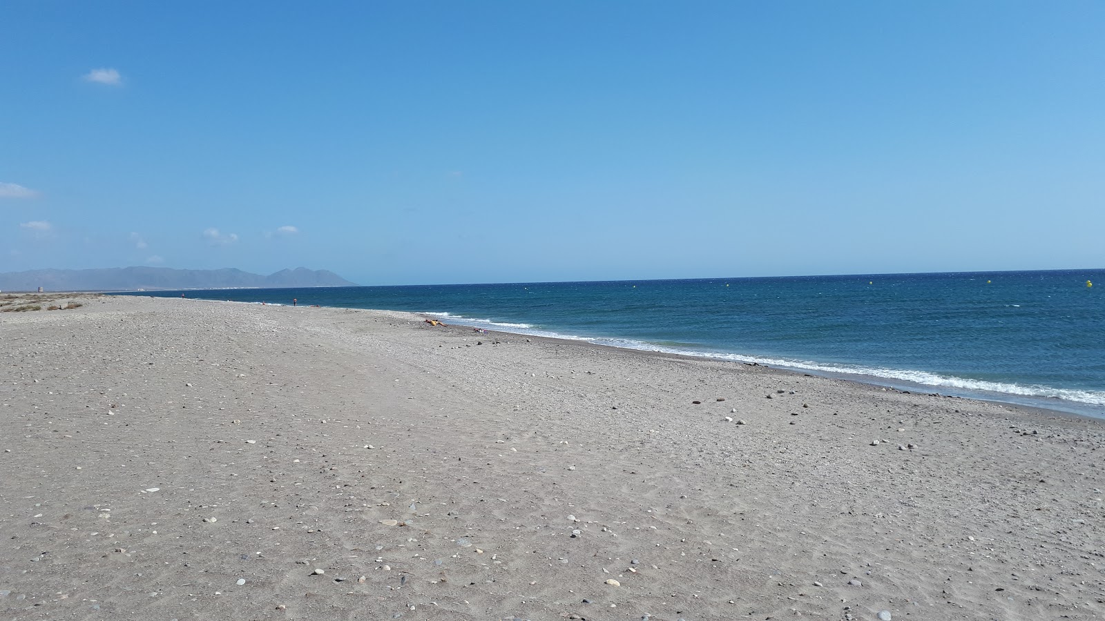 Foto van Strand van Retamar met lange baai