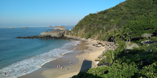Las Brisas hotel beach