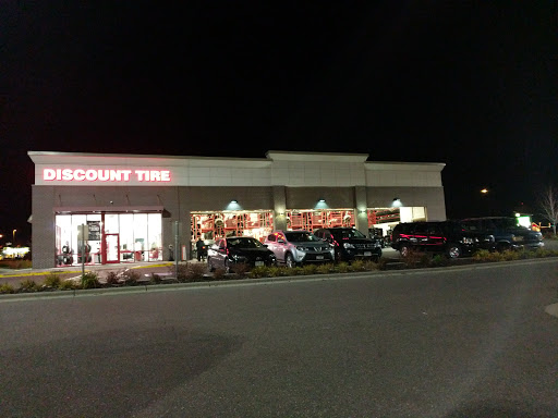 Tire Shop «Discount Tire Store - Maple Grove, MN», reviews and photos, 16485 County Rd 30, Maple Grove, MN 55311, USA