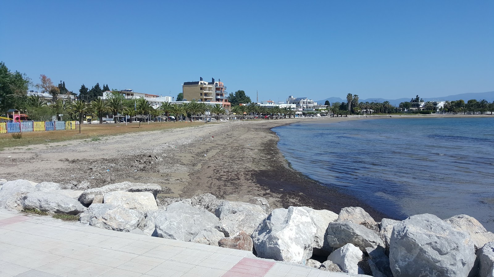 Foto von Livanates beach mit sehr sauber Sauberkeitsgrad