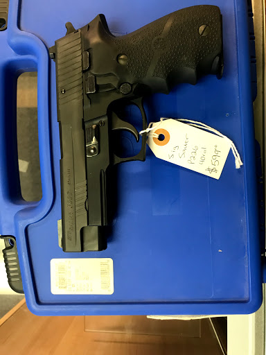 Gun Shop «Gun Outlet & Pawn», reviews and photos, 5115 N Tryon St, Charlotte, NC 28213, USA