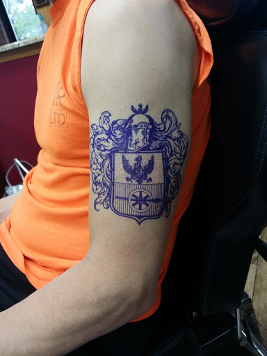 Tattoo Shop «Vanity Tattoo», reviews and photos, 28 S Western Ave, Carpentersville, IL 60110, USA