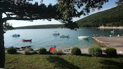 Slatina beach'in fotoğrafı imkanlar alanı
