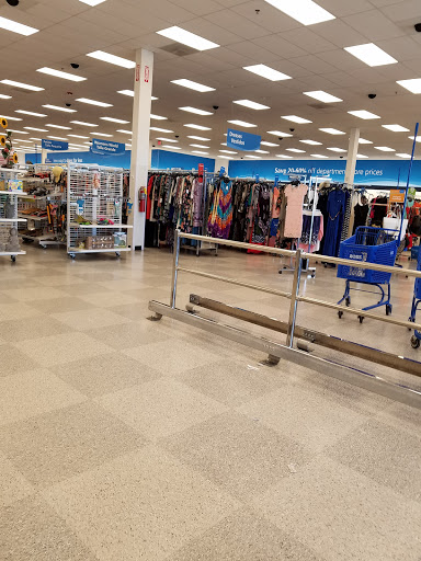 Clothing Store «Ross Dress for Less», reviews and photos, 1720 Douglas Rd, Oswego, IL 60543, USA