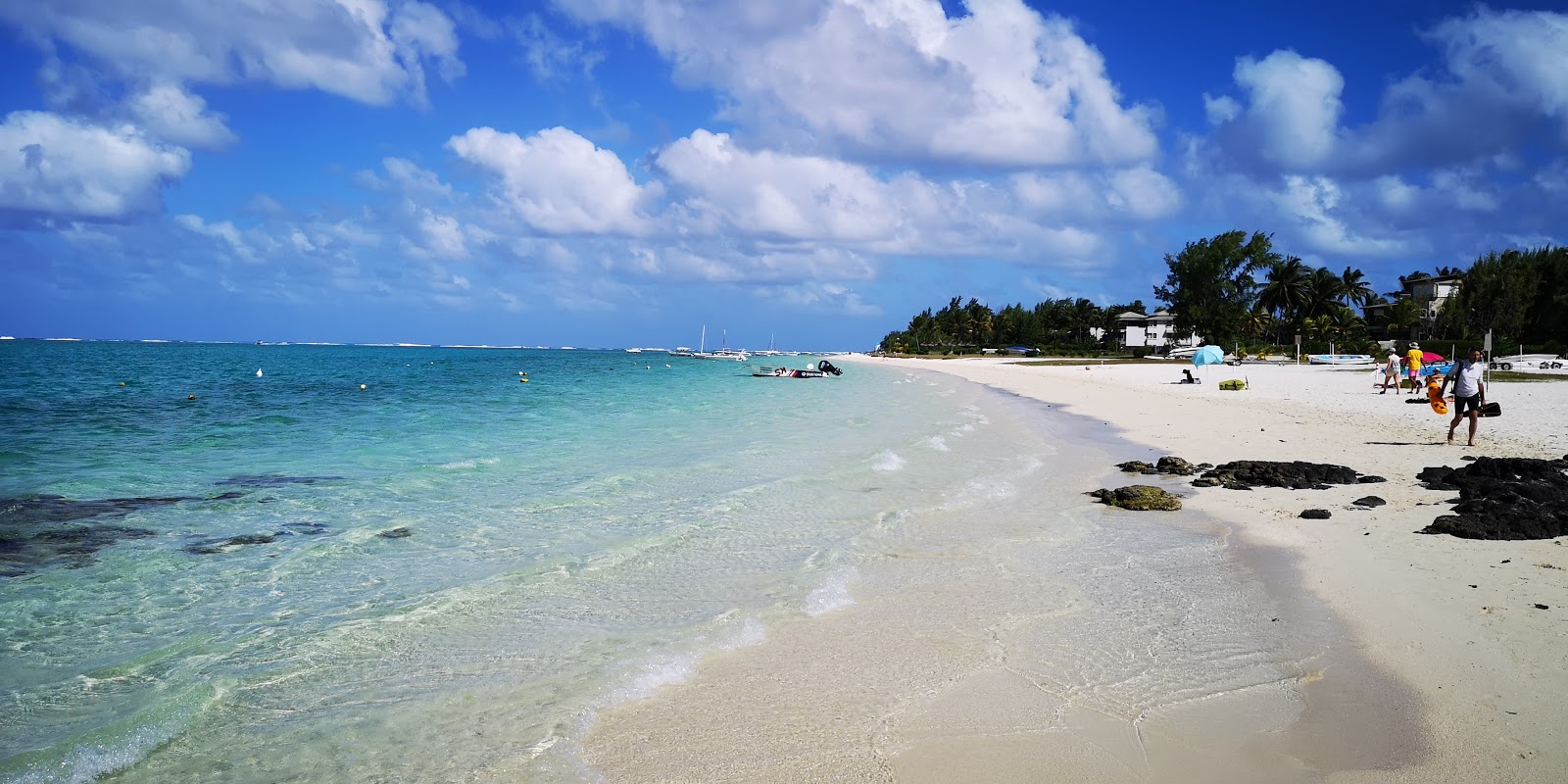 Foto van Pointe d'Esny Strand met wit zand oppervlakte