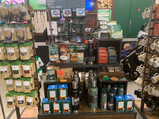 Clothing Store «L.L. Bean», reviews and photos, 340 Legacy Pl, Dedham, MA 02026, USA